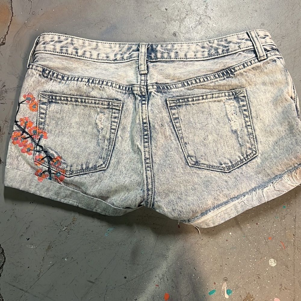 Size 29 Custom Handpainted GAP Patchwork Denim Shorts - Picture 3 of 4